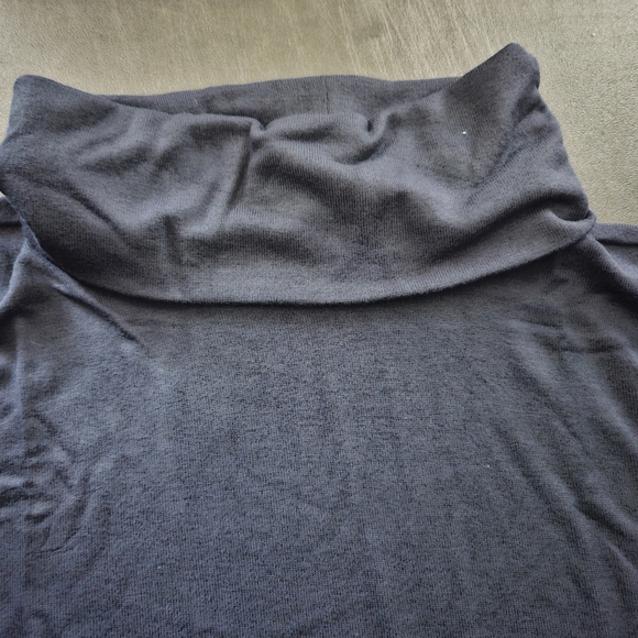 NWT - Banana Republic "Preppy Navy" Soft Luxe Turtleneck Top - Size L - Picture 4 of 8